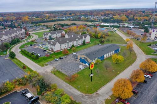 Super 8 by Wyndham Rockford I-90 Casino District