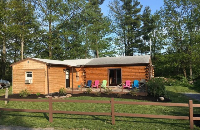 Super Clean, Pet Friendly Cottage! 3 Bedroom! NO EXTRA FEES!