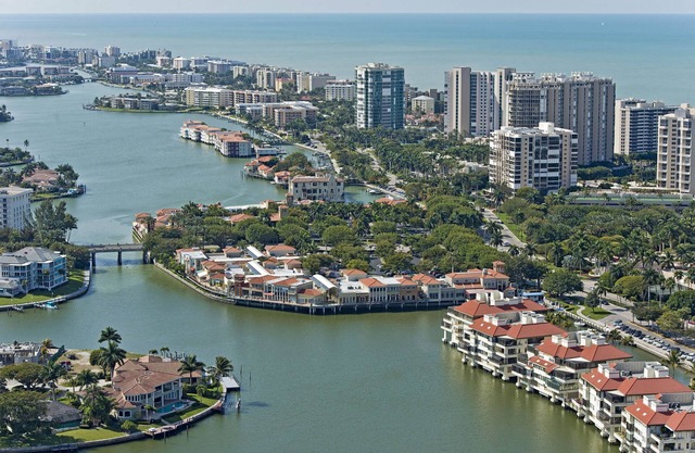 Super Location In Park Shore Near Venetian Village and Beach Entry