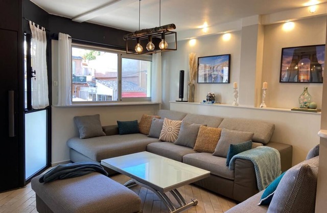 Superb 10-person apartment in Vallon Des Auffes.