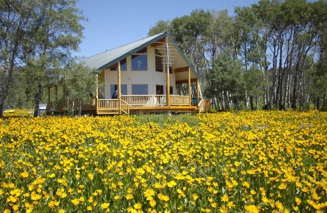 Superb 5-bedroom 4.5-bathroom with Brand New Hot Tub! Freshly Updated!