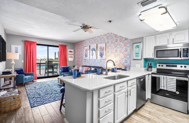 Superb Amenities!Private Beach Sleeps 6 GrndFloor