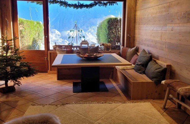 Superb apartment, ski in ski out, garden and fireplace.