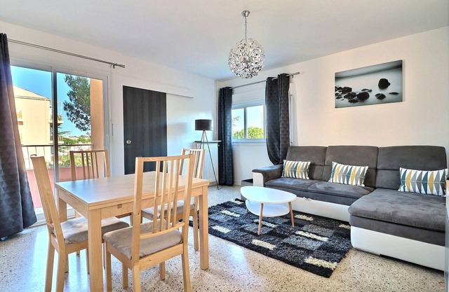 SUPERB APARTMENT T3 60 M2 5 MIN WALK FROM THE BEACH AND SHOPS