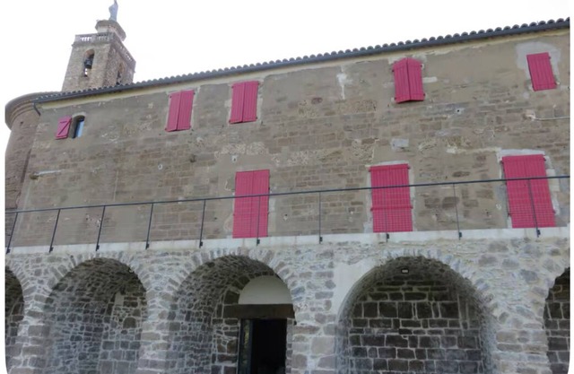 Superb atypical mas with swimming pool