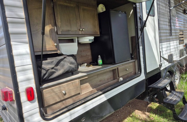 Superb campground in Glencoe with travel trailer that sleeps7 to 8 people.