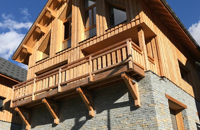 Superb chalet Oz /Vaujany ski area of Alpe d'Huez 10/11 people