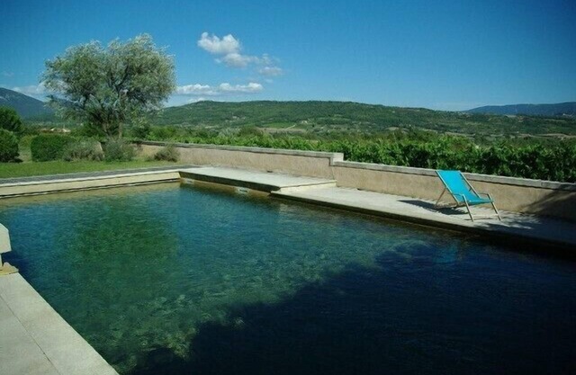 Superb farmhouse in the heart of the Luberon Vaucluse for 14 people