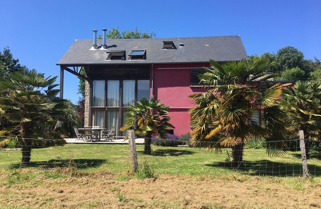 Superb, rare architect-designed villa, close to the sea.