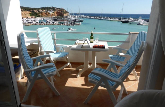 Superb Front Line Apartment with fantastic sea views