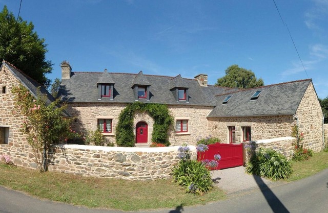 Superb house with garden in Lézardrieux