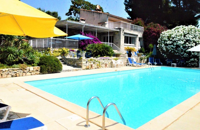 Superb villa in a private residential field - Large pool