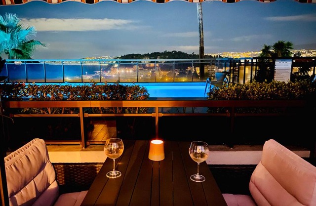 Superbe 2 pièces TERRASSE/PISCINE/VUE/PARKING