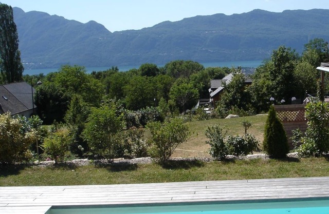 Superbe Appartement Avec Piscine, Entre lac et Montagne