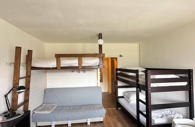 SUPERDEVOLUY Studio sleeps 4 to 6, 26 m2 with balcony at the foot of the slopes