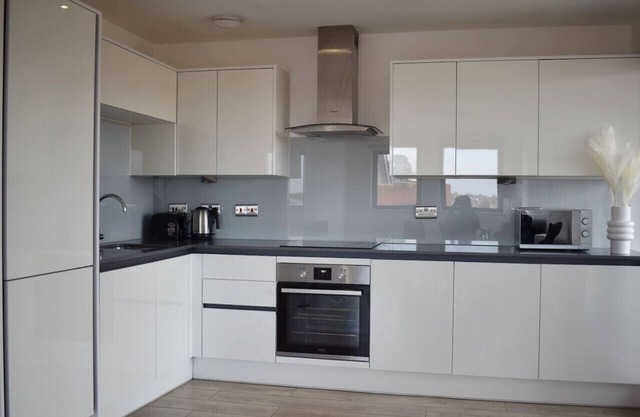 Superior 2 bedroom with balcony in Romford