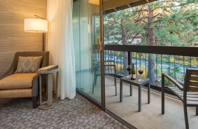 Superior Queen Suite w/Surrounding Nature Trails!