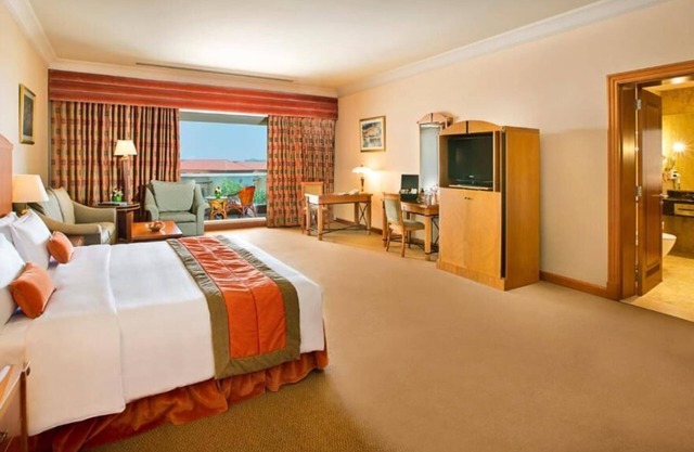 Superior Room Near by Al Raha Mall