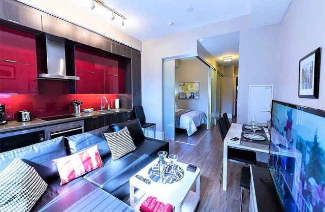 Superior Suite CN Tower, Metro Convention & Rogers Center