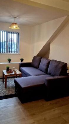 SuperValue Suite 10 - Fast WiFi, Hotel Linen, Keyless Entry, City only 10 Mins - BY PROPERTY PROMISE