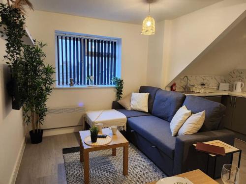 SuperValue Suite 7 - Fast WiFi, Hotel Linen, Keyless Entry, City only 10 Mins - BY PROPERTY PROMISE