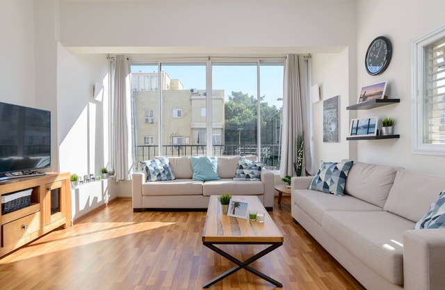 Supreme 2Bdrm & 2Bath - 2 min walk to the beach!