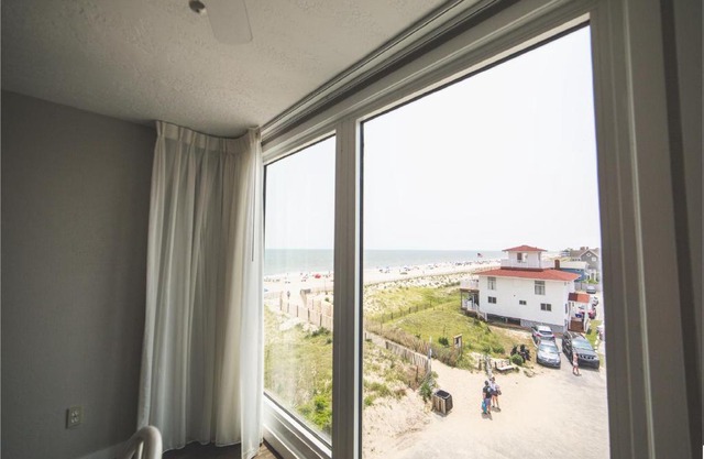 Surf Club Oceanfront Hotel