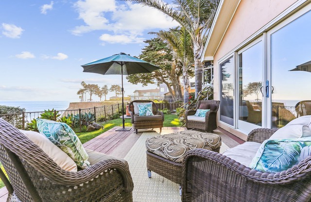 Surf Rider’s Oceanfront Hideaway – Stunning Beach Home with Panoramic Monterey Bay Views & Hot Tub