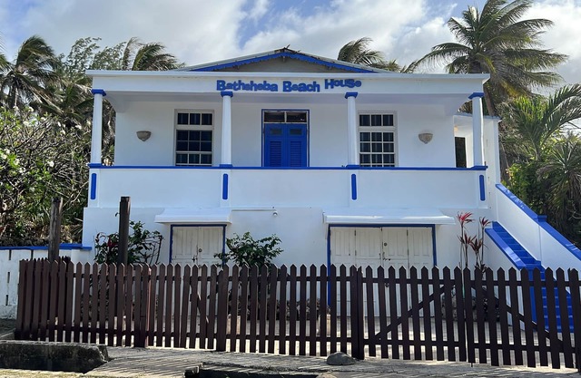 Surfs Up - bungalow style Beachhouse opposite Atlantic Ocean