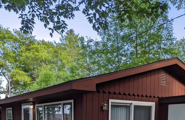 (Surfside #1) 2BR Beach Access On Lake Huron
