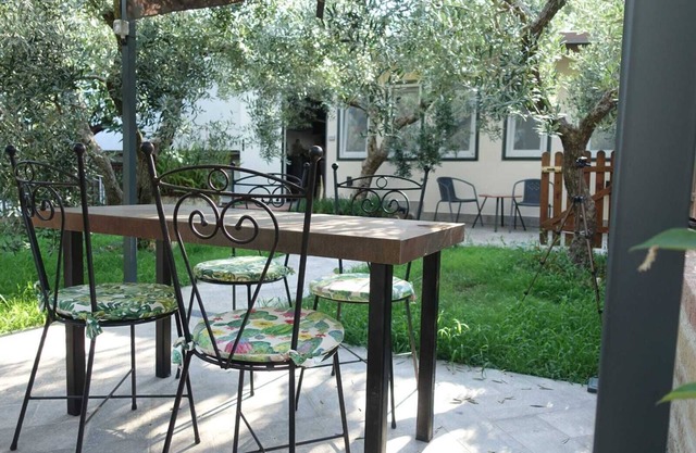 Surrounded by greenery 10 minutes from the sea (Purple House)