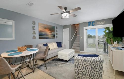 Susie Q's Beach Retreat by Sand Seeker Vacations