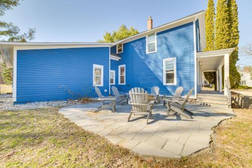 Suttons Bay Home In Town - 2 Blocks to Beach!