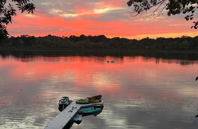 Swan Haven is a NEWLY Remodeled Lakehouse with a Gorgeous Sunset View!