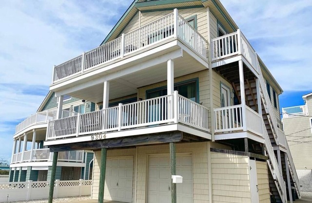 Sweeping Ocean Views-Located in the quiet end of Sea Isle
