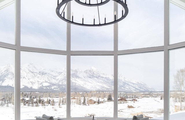 Sweeping Teton views, modern renovation. Minutes from town & National Parks.