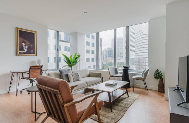 Sweet FiDi 2BR w/Gym, Coffee Bar, Security, W/D, by Blueground