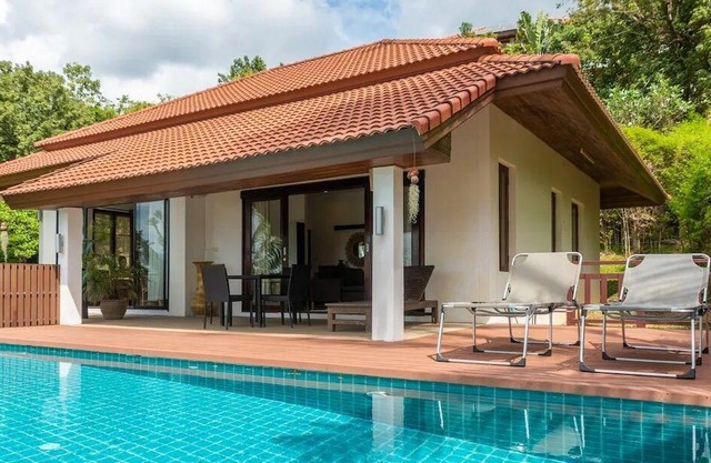 Sweet Heaven, 2-bedroom villa with infinity pool, sea views, and terrace