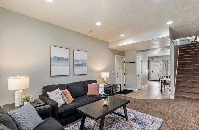 Sweet Saratoga by The AirbnFree - 30+ Day Haven