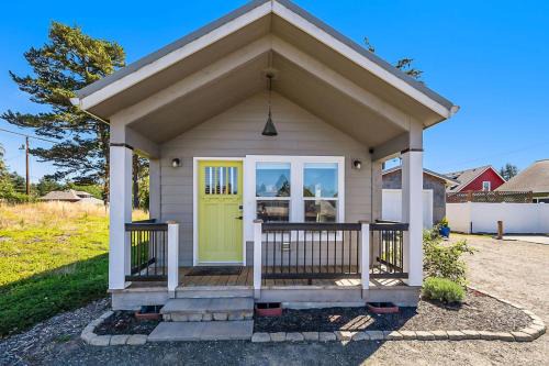 Sweet Seaview Home Near Beach and Trailhead!