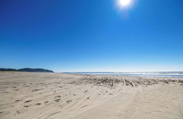 Sweet Seaview Home: Near Beach & Trailhead!