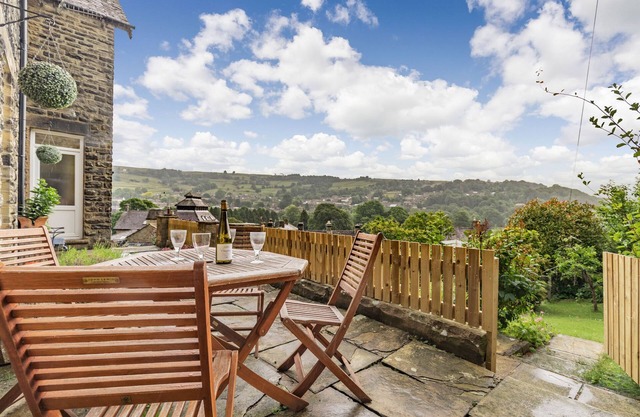 SWIFT COTTAGE, family friendly, with open fire in Pateley Bridge