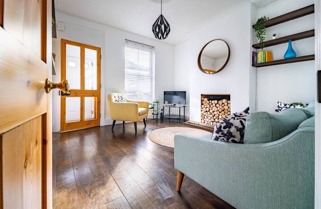 Swift Host | Stylish City Terrace | Parking