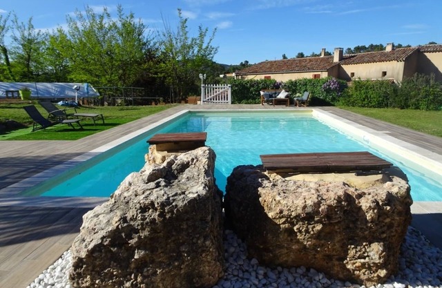 Swimming pool gite on a farm in Provence- La Louvière