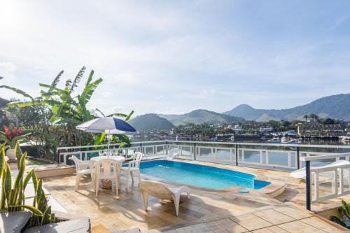 Swimming pool, kayaking and sauna on private beach
