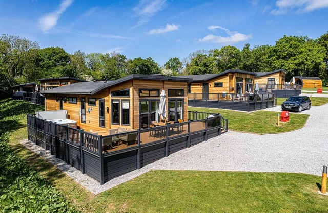 Sycamore Lodge | sleeps 6 - Hot Tub, Dog Friendly 5*