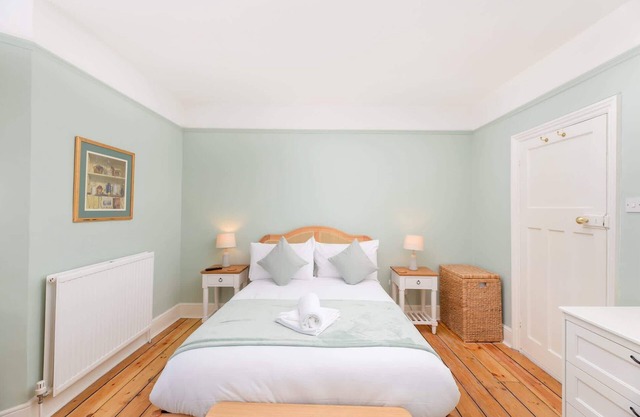 Traditional Bath House, Garden with City Views