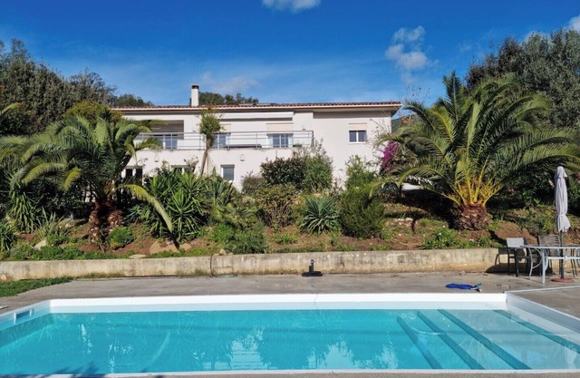 T2, air-conditioned ground floor villa in la Campagne, near Ajaccio, 8/4 m pool.