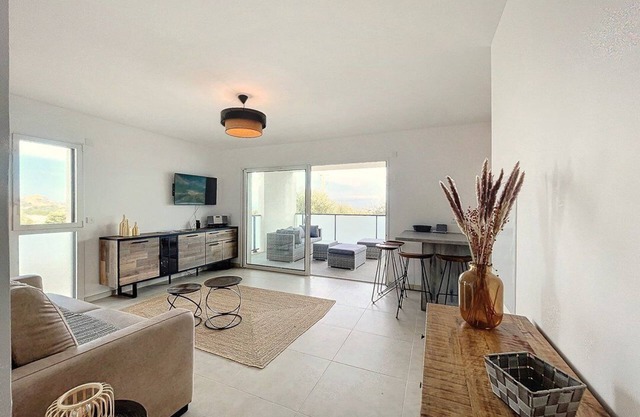 T2 apartment in residence with swimming pool