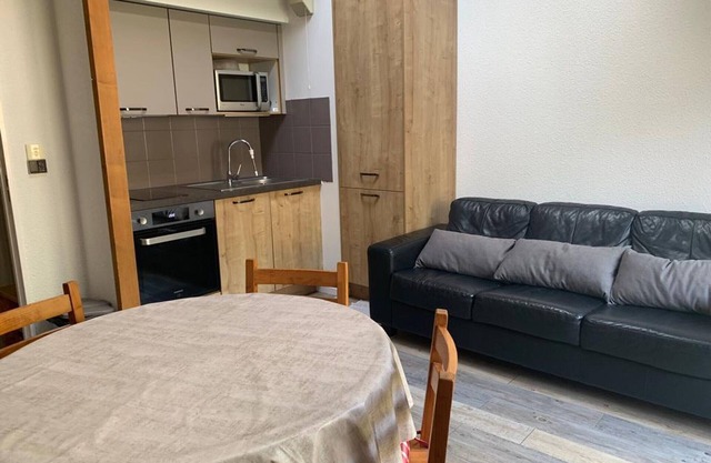 T2 bis top floor secure with balcony and mezzanine